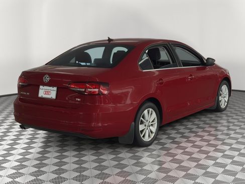 Used 2016 Volkswagen Jetta SE FWD image 9