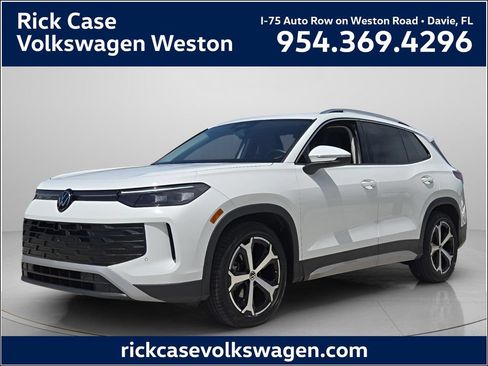 Certified 2026 Volkswagen Tiguan SE w/ Panoramic Sunroof Package FWD image 1