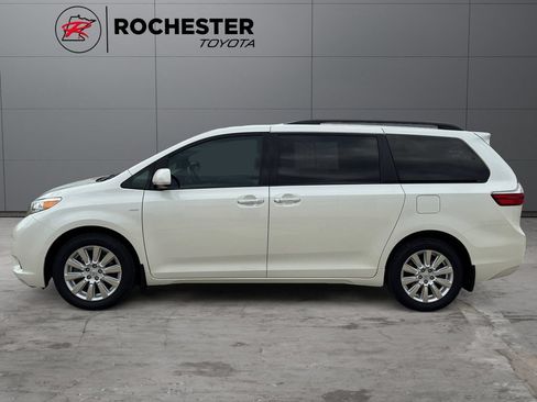 Used 2017 Toyota Sienna XLE Premium AWD/4WD image 2