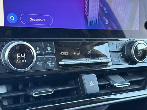 Used 2024 Toyota Highlander XLE image 26