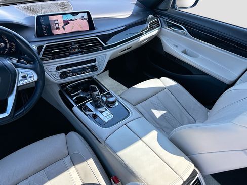 Used 2019 BMW 740i w/ Executive Package RWD image 25