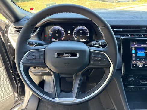 New 2025 Jeep Grand Cherokee Laredo image 25