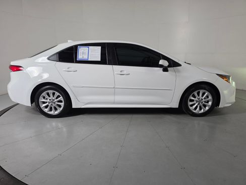 Used 2021 Toyota Corolla LE w/ LE Convenience Package FWD image 6