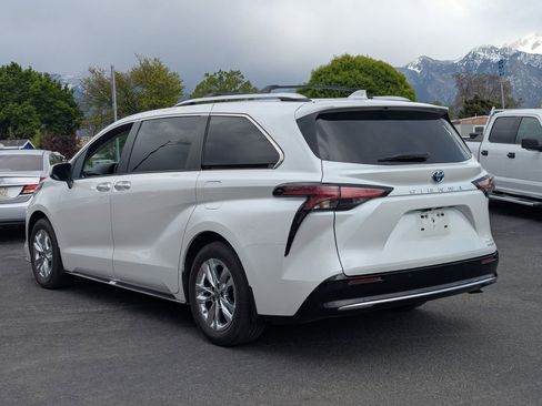 Used 2024 Toyota Sienna Limited FWD image 7