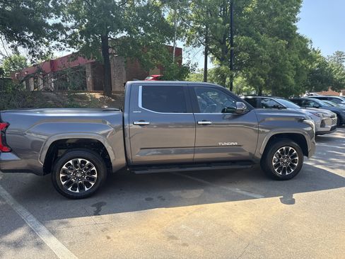 Used 2025 Toyota Tundra Limited AWD/4WD image 11