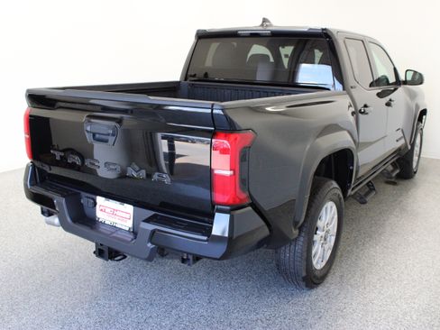 Used 2026 Toyota Tacoma SR5 AWD/4WD image 7