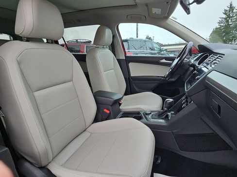 Used 2018 Volkswagen Tiguan SE image 30