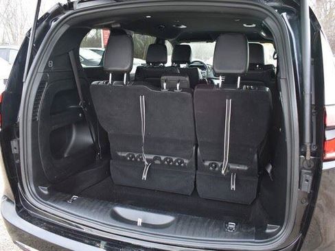 Used 2025 Chrysler Pacifica Select FWD image 19
