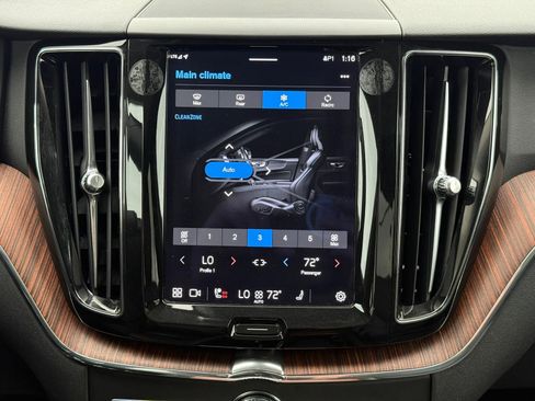 Used 2023 Volvo XC60 B5 Plus image 23