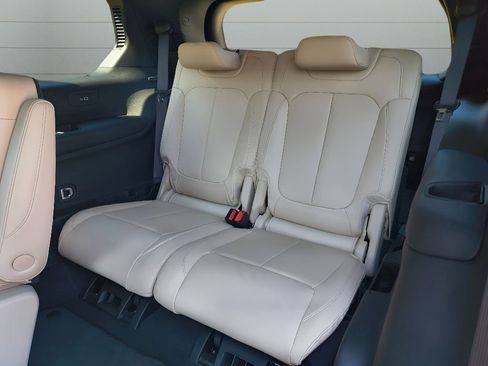 Used 2024 Jeep Grand Cherokee L Limited w/ Black Appearance Package image 29