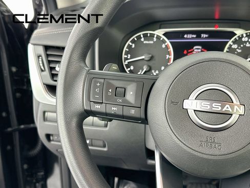 Used 2024 Nissan Rogue SV AWD/4WD image 16