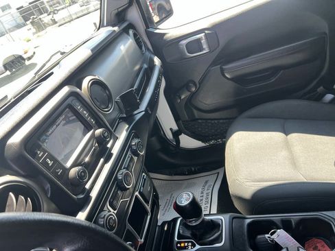 Used 2019 Jeep Wrangler Unlimited Sport AWD/4WD image 11
