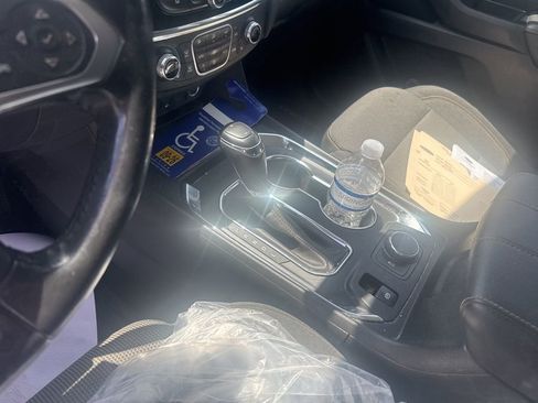 Used 2020 Chevrolet Traverse LT image 21