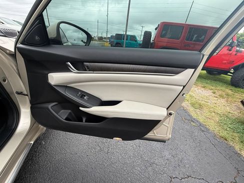 Used 2018 Honda Accord Touring image 21
