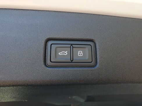 Used 2025 Audi Q4 e-tron Premium w/ Convenience Package RWD image 9