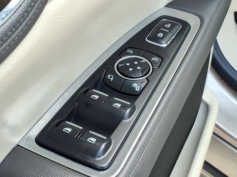 Used 2019 Lincoln Continental Select AWD/4WD image 13