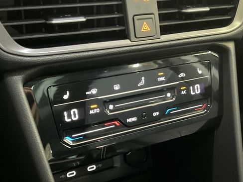 New 2026 Volkswagen Taos SE FWD image 21