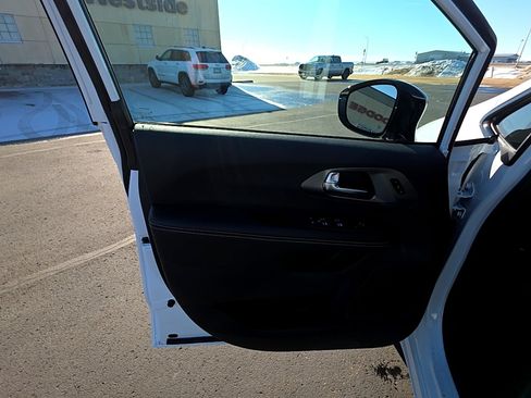 New 2026 Chrysler Pacifica Select image 12