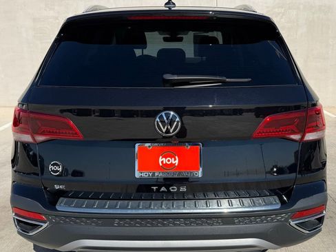 Certified 2024 Volkswagen Taos SE w/ MDO Package image 4