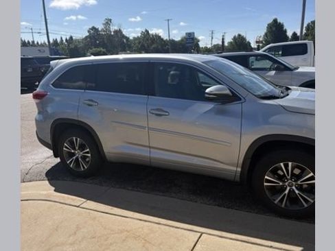 Used 2017 Toyota Highlander Plus w/ Protection Package #3 AWD/4WD image 1