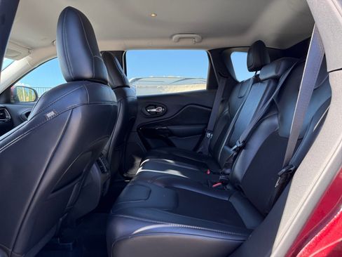 Used 2020 Jeep Cherokee Latitude Plus image 14