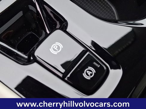 Certified 2026 Volvo XC40 B5 Ultra image 27