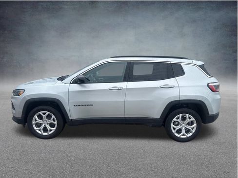 Used 2024 Jeep Compass Latitude AWD/4WD image 6