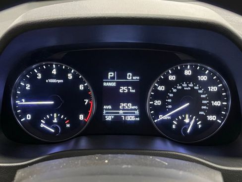 Used 2017 Hyundai Elantra SE image 18