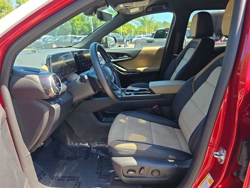 Used 2025 Chevrolet Equinox ACTIV w/ Safety and Technology Package AWD/4WD image 23
