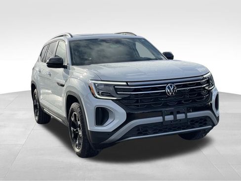 Certified 2025 Volkswagen Atlas Peak Edition SE image 3
