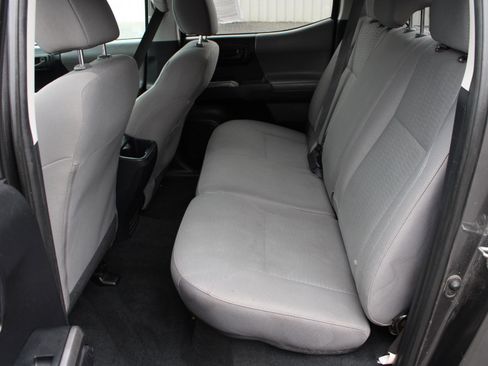 Used 2019 Toyota Tacoma SR5 AWD/4WD image 16