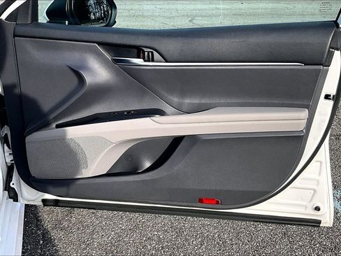 Used 2020 Toyota Camry LE image 27