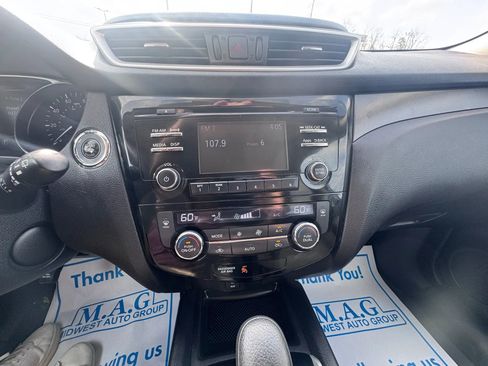 Used 2016 Nissan Rogue SV w/ SV Moonroof Package image 18