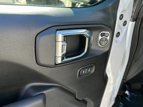 New 2025 Jeep Wrangler Unlimited Rubicon w/ Technology Group AWD/4WD image 18