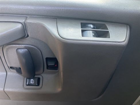 Used 2015 GMC Savana 3500 image 8