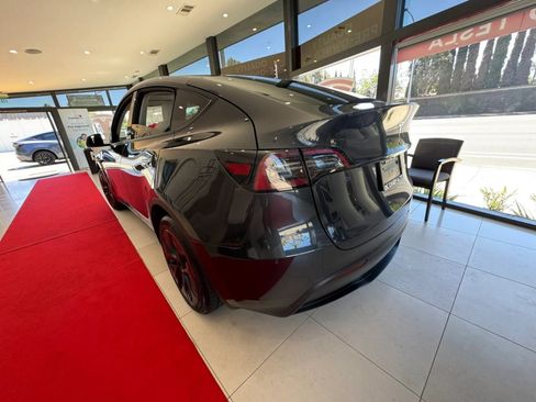 Used 2024 Tesla Model Y Long Range RWD image 7