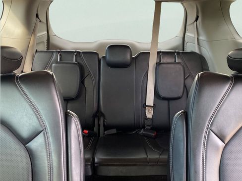 Used 2024 Chrysler Pacifica Touring-L FWD image 25