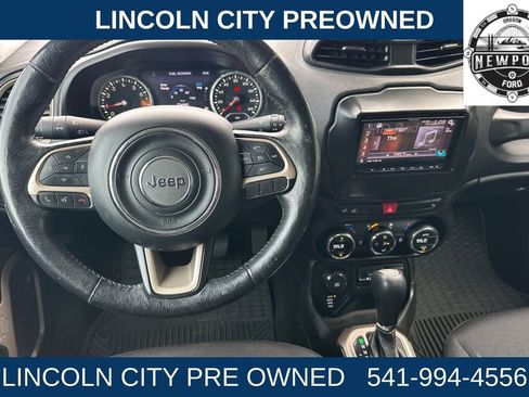 Used 2017 Jeep Renegade Latitude image 10