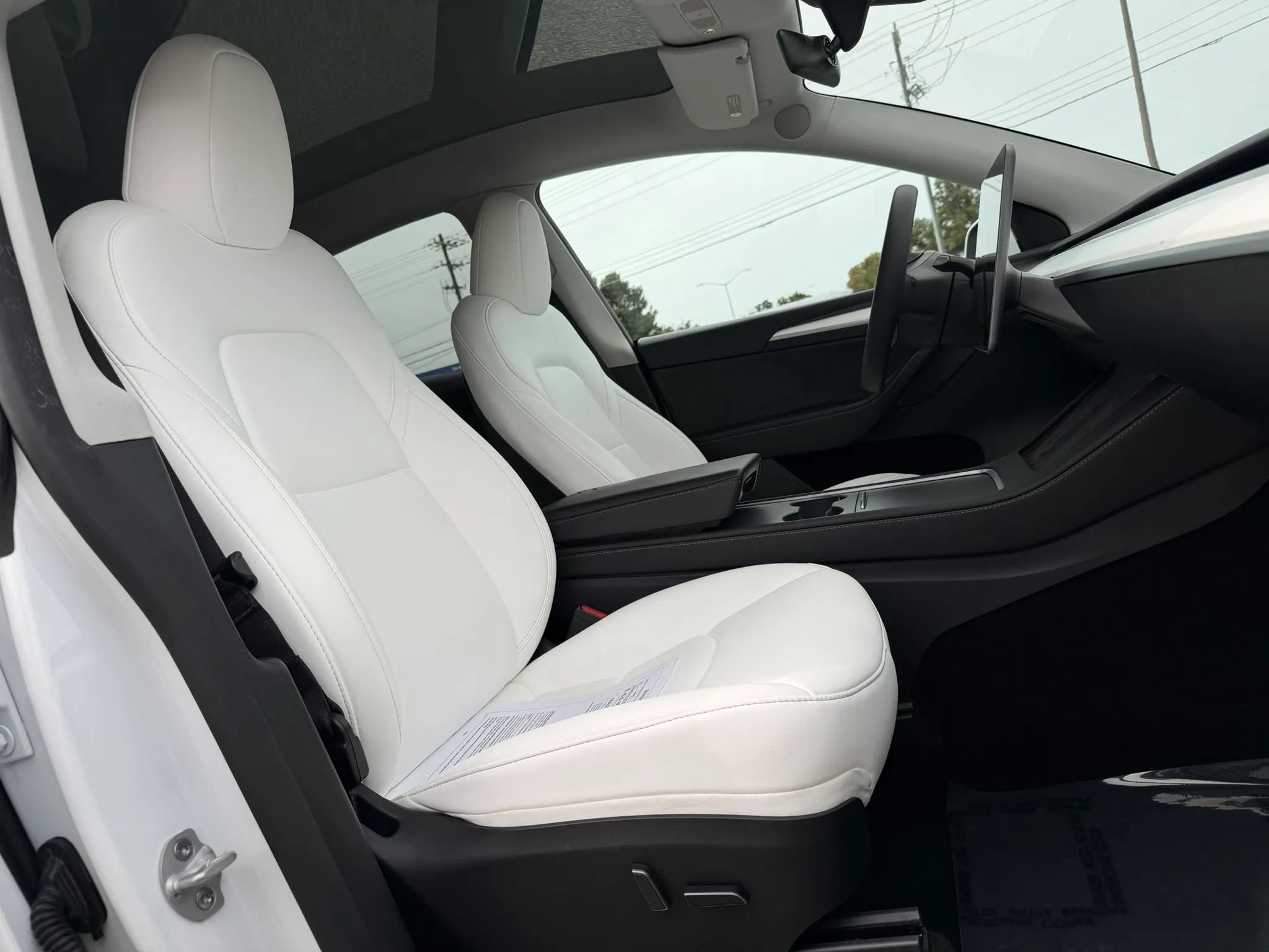 Used 2023 Tesla Model Y Performance AWD/4WD image 16