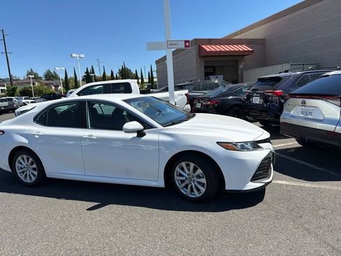 Used 2019 Toyota Camry LE w/ Convenience Package FWD image 3