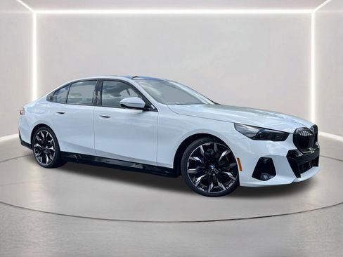 New 2026 BMW i5 eDrive40 w/ M Sport Package image 2