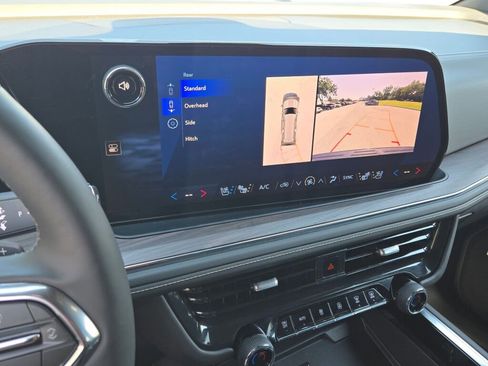 Used 2025 Chevrolet Suburban Premier image 36