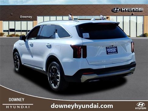 Used 2024 Kia Sorento S image 5