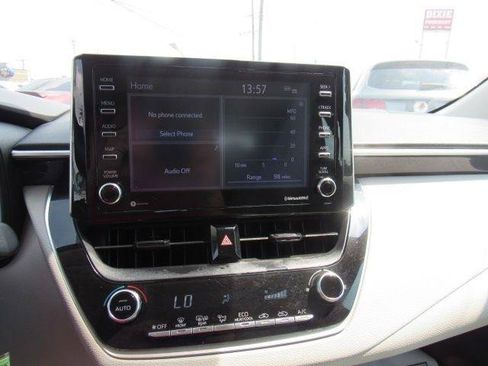 Used 2021 Toyota Corolla LE FWD image 29