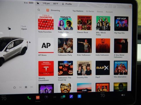 Used 2022 Tesla Model Y Long Range image 22