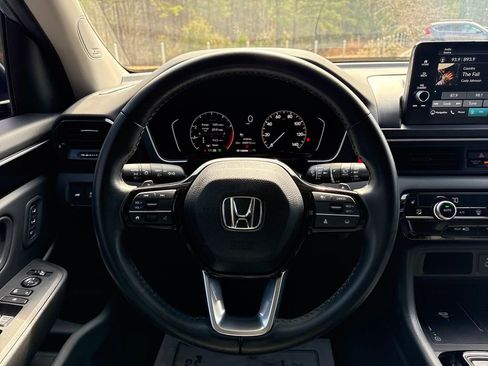 Certified 2023 Honda Pilot Touring image 17