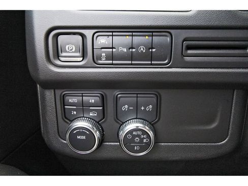 Used 2024 GMC Yukon SLT AWD/4WD image 18