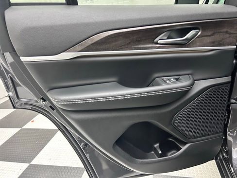 New 2025 Jeep Grand Cherokee Limited image 13