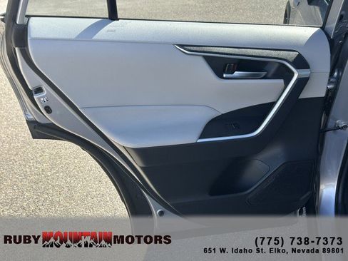 Used 2021 Toyota RAV4 XLE Premium image 18