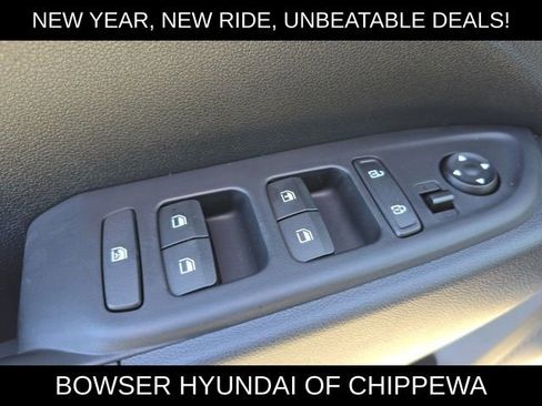 New 2026 Hyundai Venue SE image 7